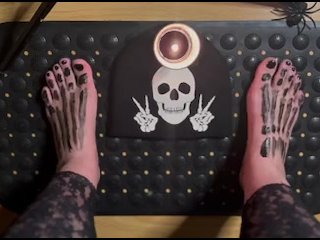 BLACK FEET - BLACK NAILS - BLACK TOES