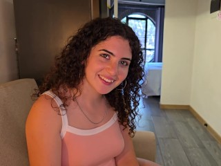 Perdida en Medellin un paisa me invita a su apartamento y me folla toda BootyWhite x Brian Evansx