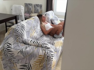 MI HA BECCATO A MASTURBARMI! LO DIRÀ ALLA MAMMA SE NON FACCIO QUELLO CHE DICE!!