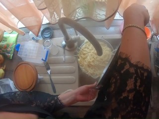 I like to cheat on my husband even when I'm cooking. his friend has a very tasty dick