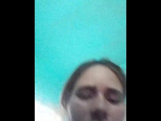 Esa tanga de hilo le queda perfecta 😘