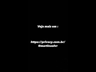 Martina Oliveira não aguenta de tesão e rasga a legging para gozar