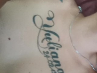 Bisexual bien cachonda le encanta coger con hombres gorditos