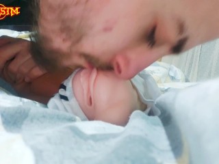 Üvey abla ve Üvey kız kardeşinin amcığını yalıyor