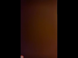 Quand elle devient dure je caresse ma poutre en direct