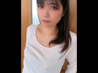 ここで？昼間から欲情してしまう人妻の秘密動画／熟女／日本人／お母さん