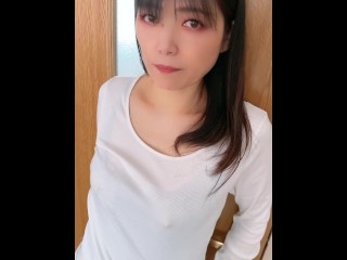 ここで？昼間から欲情してしまう人妻の秘密動画／熟女／日本人／お母さん