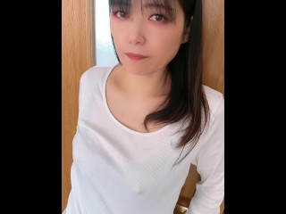 ここで？昼間から欲情してしまう人妻の秘密動画／熟女／日本人／お母さん