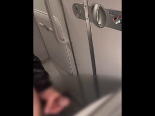 【孤独のオナニ（女性専用・オナニー鑑賞用）】海外出張・国際線飛行機トイレでのイケオジオナニー。スマホ個撮  | イケオ ジ | リアル鑑賞も◎