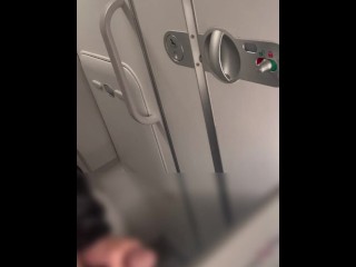 【孤独のオナニ（女性専用・オナニー鑑賞用）】海外出張・国際線飛行機トイレでのイケオジオナニー。スマホ個撮  | イケオ ジ | リアル鑑賞も◎