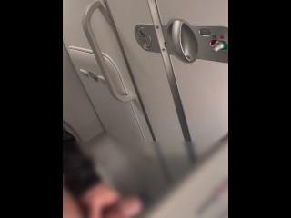 【孤独のオナニ（女性専用・オナニー鑑賞用）】海外出張・国際線飛行機トイレでのイケオジオナニー。スマホ個撮  | イケオ ジ | リアル鑑賞も◎
