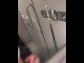 【孤独のオナニ（女性専用・オナニー鑑賞用）】海外出張・国際線飛行機トイレでのイケオジオナニー。スマホ個撮  | イケオ ジ | リアル鑑賞も◎