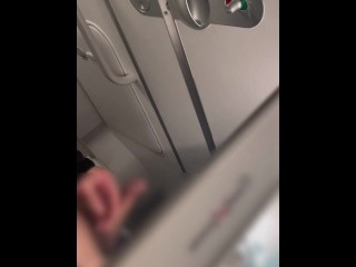 【孤独のオナニ（女性専用・オナニー鑑賞用）】海外出張・国際線飛行機トイレでのイケオジオナニー。スマホ個撮  | イケオ ジ | リアル鑑賞も◎