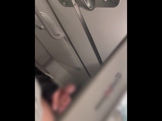 【孤独のオナニ（女性専用・オナニー鑑賞用）】海外出張・国際線飛行機トイレでのイケオジオナニー。スマホ個撮  | イケオ ジ | リアル鑑賞も◎