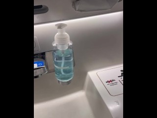 【孤独のオナニ（女性専用・オナニー鑑賞用）】海外出張・国際線飛行機トイレでのイケオジオナニー。スマホ個撮  | イケオ ジ | リアル鑑賞も◎