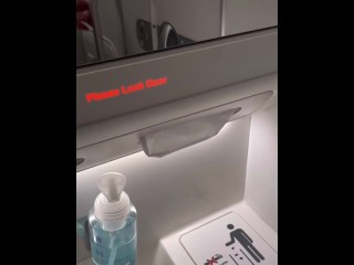 【孤独のオナニ（女性専用・オナニー鑑賞用）】海外出張・国際線飛行機トイレでのイケオジオナニー。スマホ個撮  | イケオ ジ | リアル鑑賞も◎