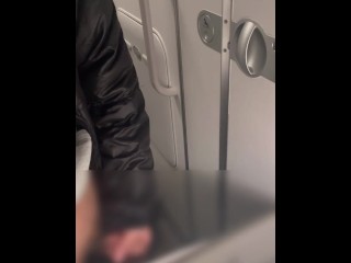 【孤独のオナニ（女性専用・オナニー鑑賞用）】海外出張・国際線飛行機トイレでのイケオジオナニー。スマホ個撮  | イケオ ジ | リアル鑑賞も◎