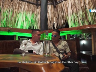 Rubia Petite Colombiana se folla a su jefe de verga grande en su casa mientras su mujer no esta!