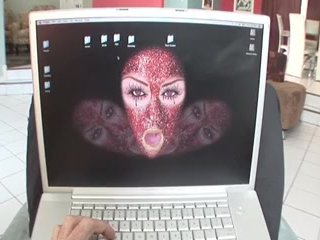 La bionda Cayden Moore succhia il cazzo finché non viene