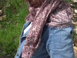 Kürt üvey anne ve üvey oğlu İstanbul'da halka açık bir ormanda romantik vakit geçiriyor