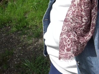 Kürt üvey anne ve üvey oğlu İstanbul'da halka açık bir ormanda romantik vakit geçiriyor