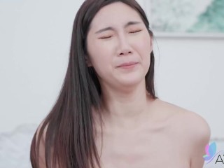 Beautiful Chinese woman Li Er had a sexual affair with her ex boyfriend.