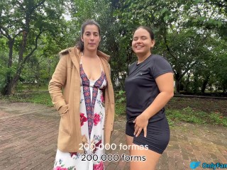 Me mostré a un extraño en la calle, dejo que me toque las tetas y me chupe el coño