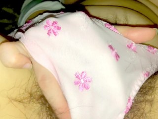 剛毛素人が布団の中でオナニー♡乳首気持ち良すぎ♡喘いでイっちゃう♡②【個人撮影】