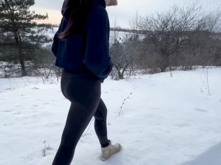 Asian Lululemon Fitness Girl Fucked Warm in -20°C- 健身瑜伽裤女友野外用肉棒取暖