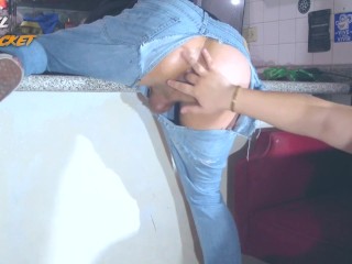 Mi esposa me mete el PUÑO por el culo para darme una lección