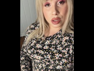 TS Karabella Jerking Off & Cumming