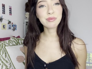 JULIE OLIVER- JOI close up nos peitos