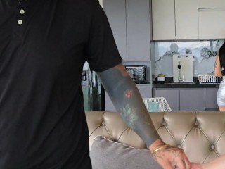 La puta de mi cuñada me convence de follarla mientras mi esposa cocina - FELIPE SKULL