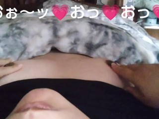 【字幕付き】寝起きに布団の中で乳首オナニーしてイクッ💗