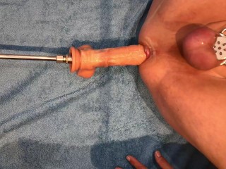 my clitty in a flat cage and my hungry hole filled