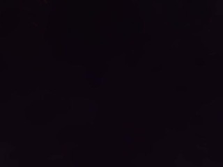 Mi hijastra de 18 años pierde su virginidad y nos descubre mi esposa mientras la estoy follando.