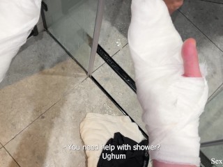 Hot stepmother helps her stepson with broken arms .... to cum