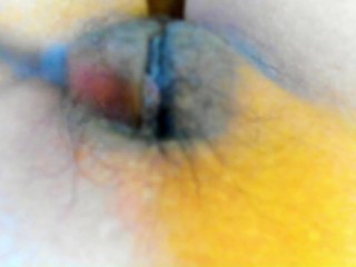 クリトリスをブラシで刺激したりマン毛を抜いたりする動画