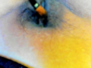 クリトリスをブラシで刺激したりマン毛を抜いたりする動画