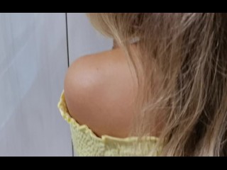 Hot Stepmom Wet Kelly plays with her Stepdaughter Lara Juicy and squirt in a jug