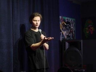 комик жёстко ебёт зал  [вакуум - Дима Балаев]