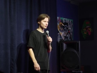 комик жёстко ебёт зал  [вакуум - Дима Балаев]