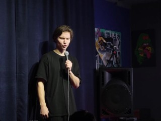 комик жёстко ебёт зал  [вакуум - Дима Балаев]