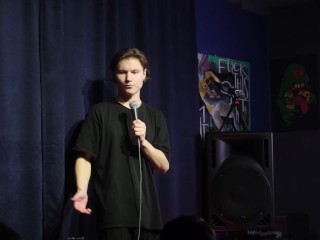 комик жёстко ебёт зал  [вакуум - Дима Балаев]