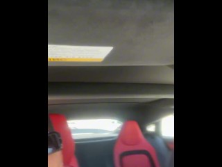 Pompino rischioso in macchina - Ingoia fino all’ultima goccia