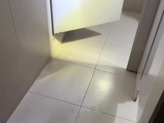 Mei Cornejo - Le entregó el culo a mi novio en un Baño Público