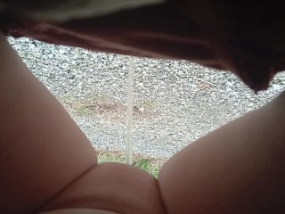 生理終わりかけの日に野外でおしっこ。