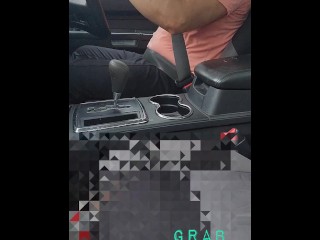 tinigasan si Grab Driver habang nag drive