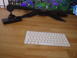 Покорная секретарша отрабатывает недочёты по работе своими дырочками