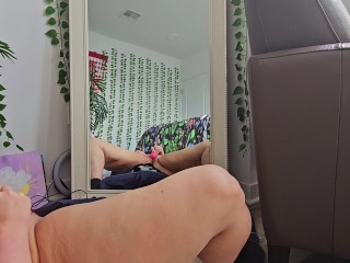 Thick and beautiful makes herself cum infront of the mirror!